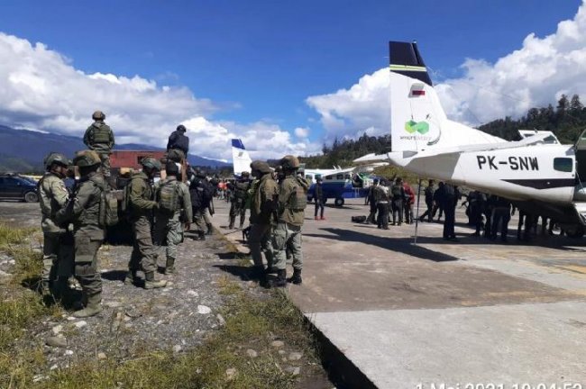 Kkb Tembaki Bandara Bilogai Sugapa Papua Pesawat Daby Air Batal